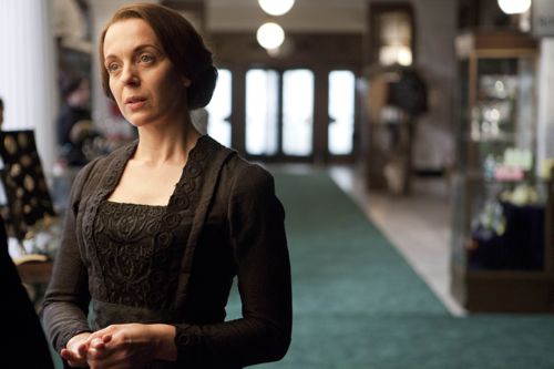 Amanda Abbington as Miss Mardle.
