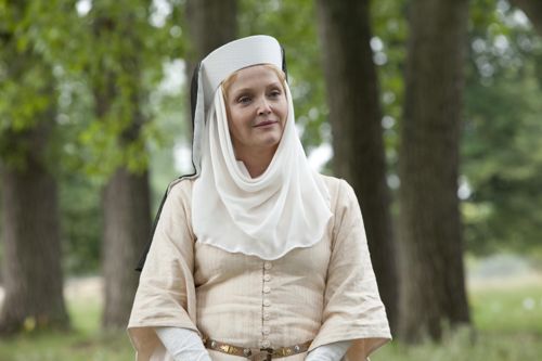 Miranda Richardson as Cecilia.