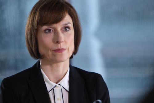 Amelia Bullmore as Gill Murray.