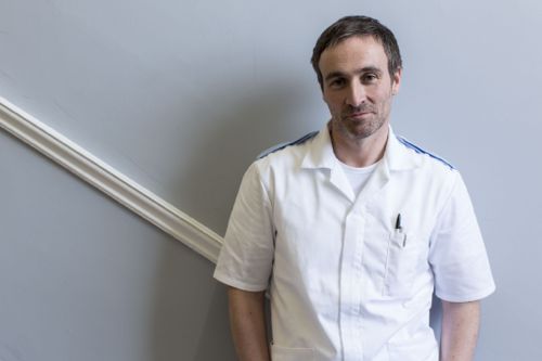 Derek Riddell as Andy.