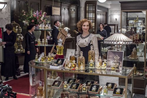 Amy Beth Hayes as Kitty.