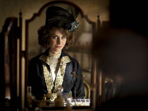 Katherine Kelly as Lady Mae.