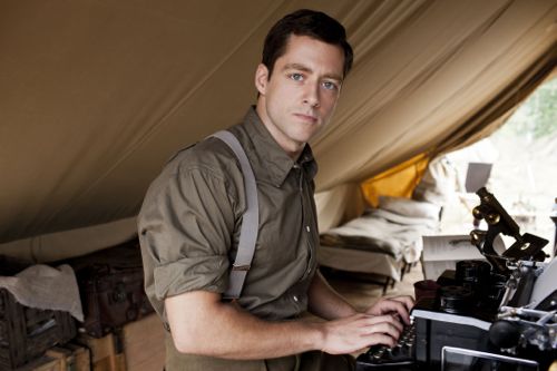 Richard Rankin as Captain Thomas Gillan.