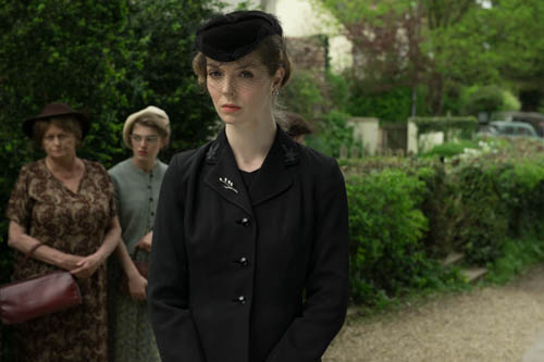 Pheline Roggan as Hildegard.