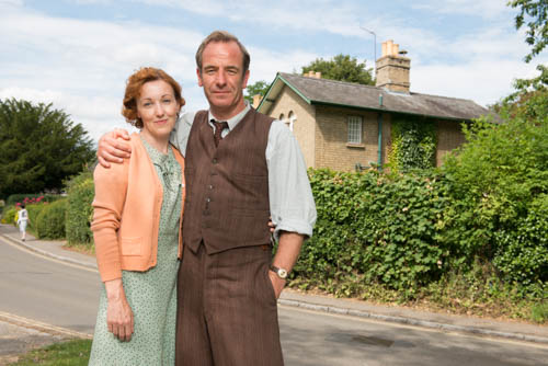 Kacey Ainsworth as Cathy and Robson Green as Geordie.