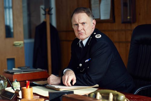 Robert Glenister as DCC Chapman.