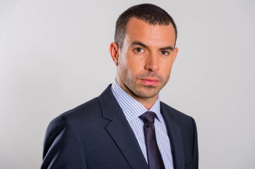 Tom Cullen as Joe Rose.