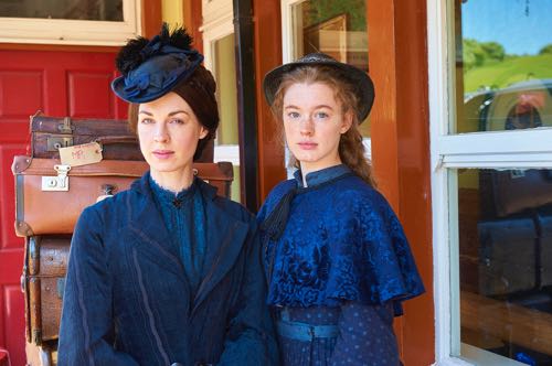 Jessica Raine and Amy James-Kelly as Annie and Martha Quaintain.