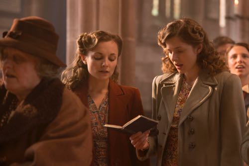 Rachel Hurd-Wood as Kate and Leila Mimmack as Laura.