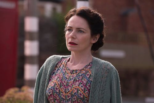 Clare Galbraith as Steph.