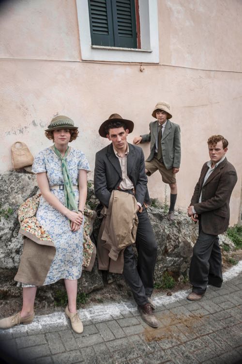 THE_DURRELLS_EP1_25