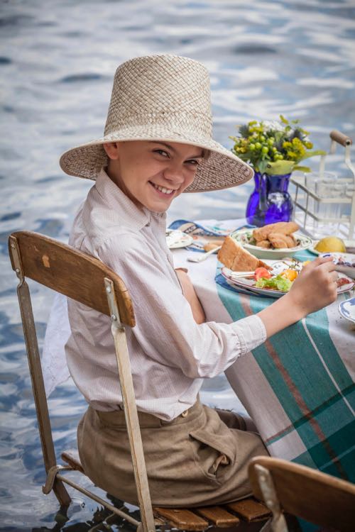 THE_DURRELLS_EP2_04