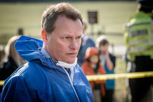 Neil Stuke as Michael Niles.