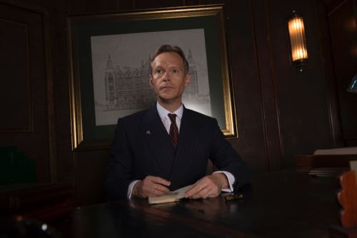 Steven Mackintosh as Richard Garland.
