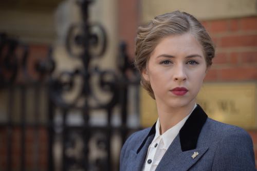 Hermione Cornfield as Emma Garland.
