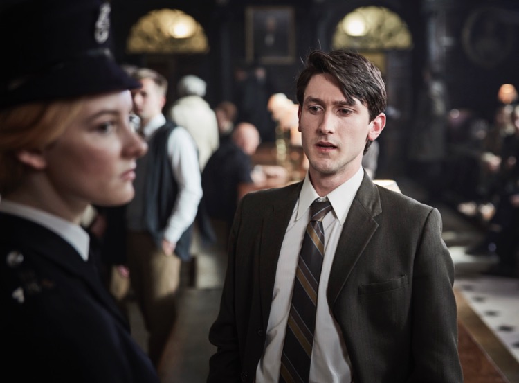 ENDEAVOUR_EP1_DAKOTA22